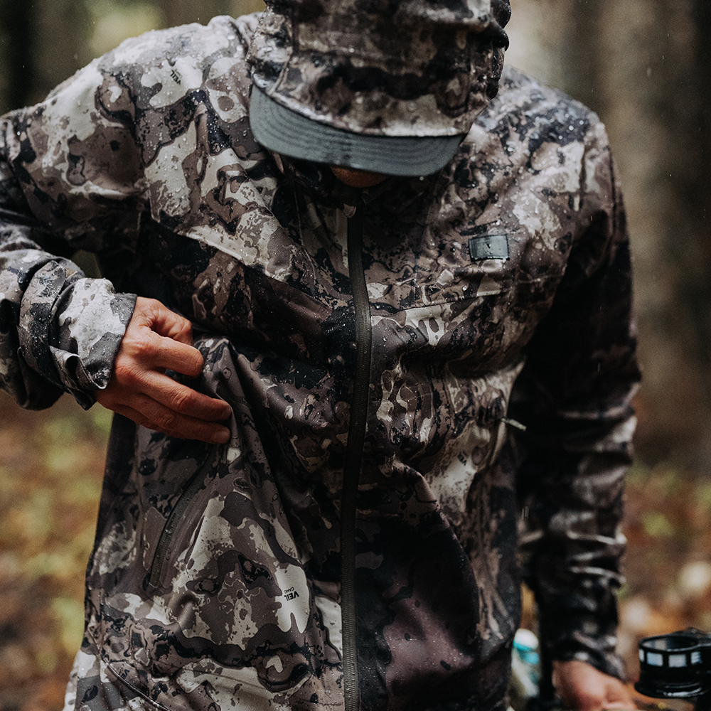 DV8 CYCLONE 3L RAIN JACKET | Muddy Outdoors